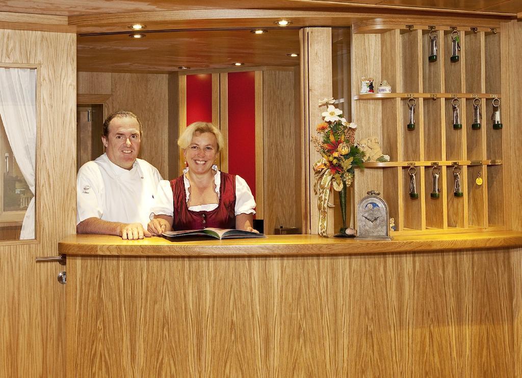 Hotel Restaurant Fruehlingsgarten Füssen Dış mekan fotoğraf